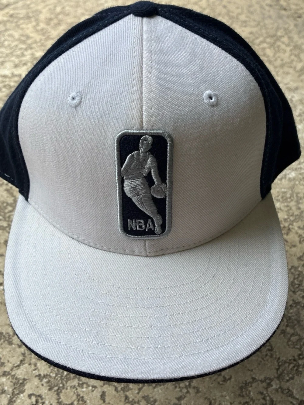 NWT NBA‎ Cream and Black Fitted Cap. Dallas Mavericks backhit. Size 7-7/8